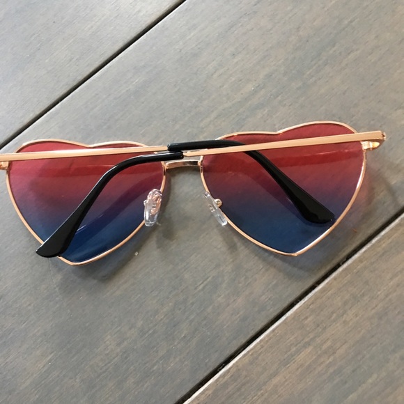 Gradient Heart Shape Sunglasses - Picture 3 of 7